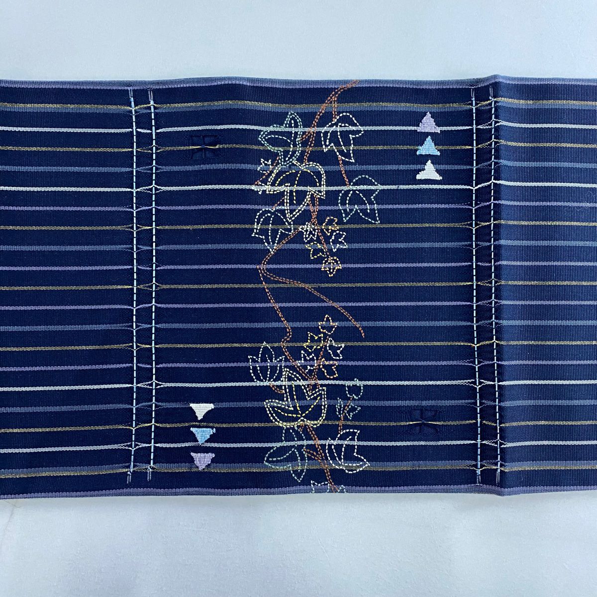 【美品】 袋帶 秀品級 葉柄 縞 金絲 刺繡 深藍色 大鼓柄 純蠶絲