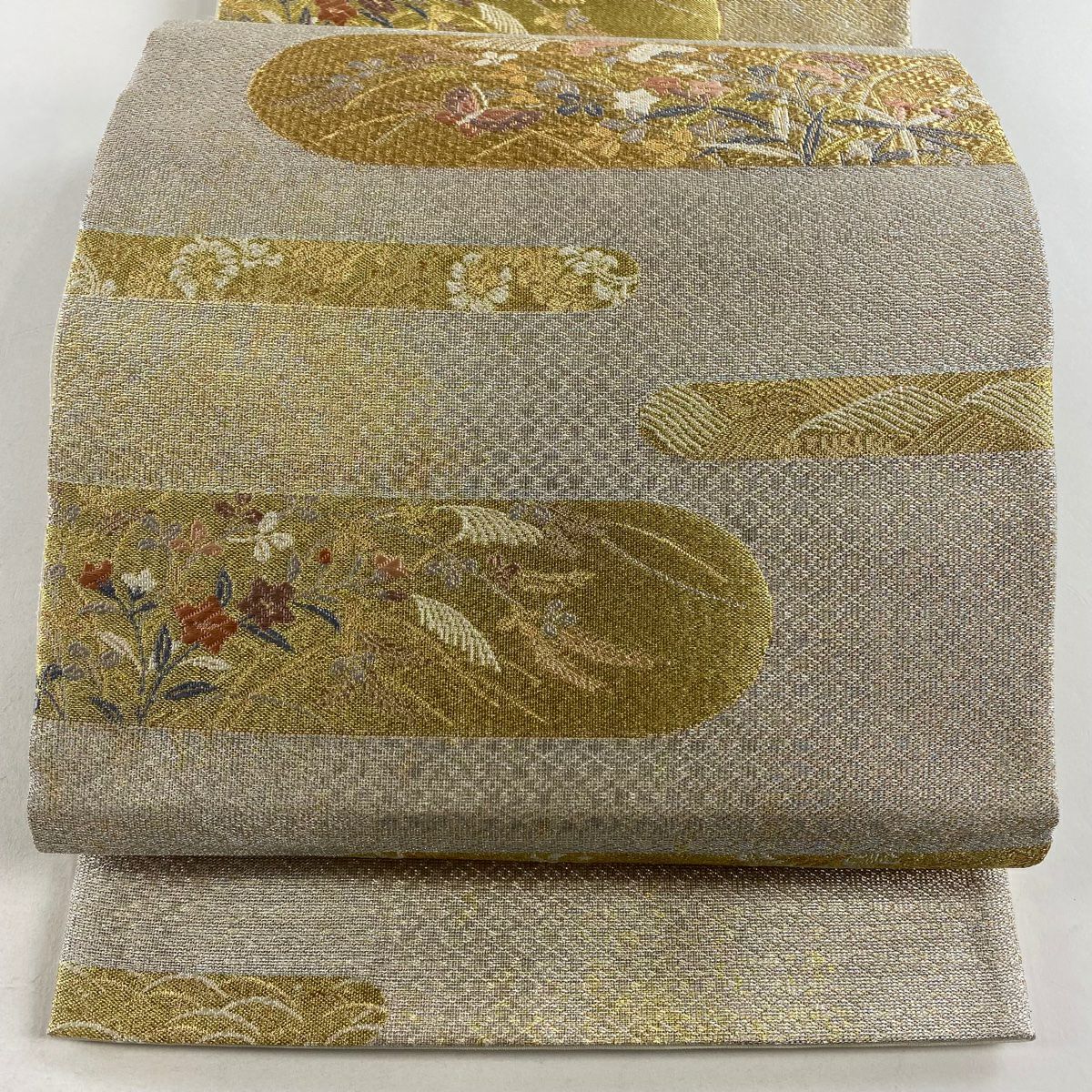 【美品】 袋帶 秀品級 秋草 蝶 金金箔 金銀彩 六通 純蠶絲