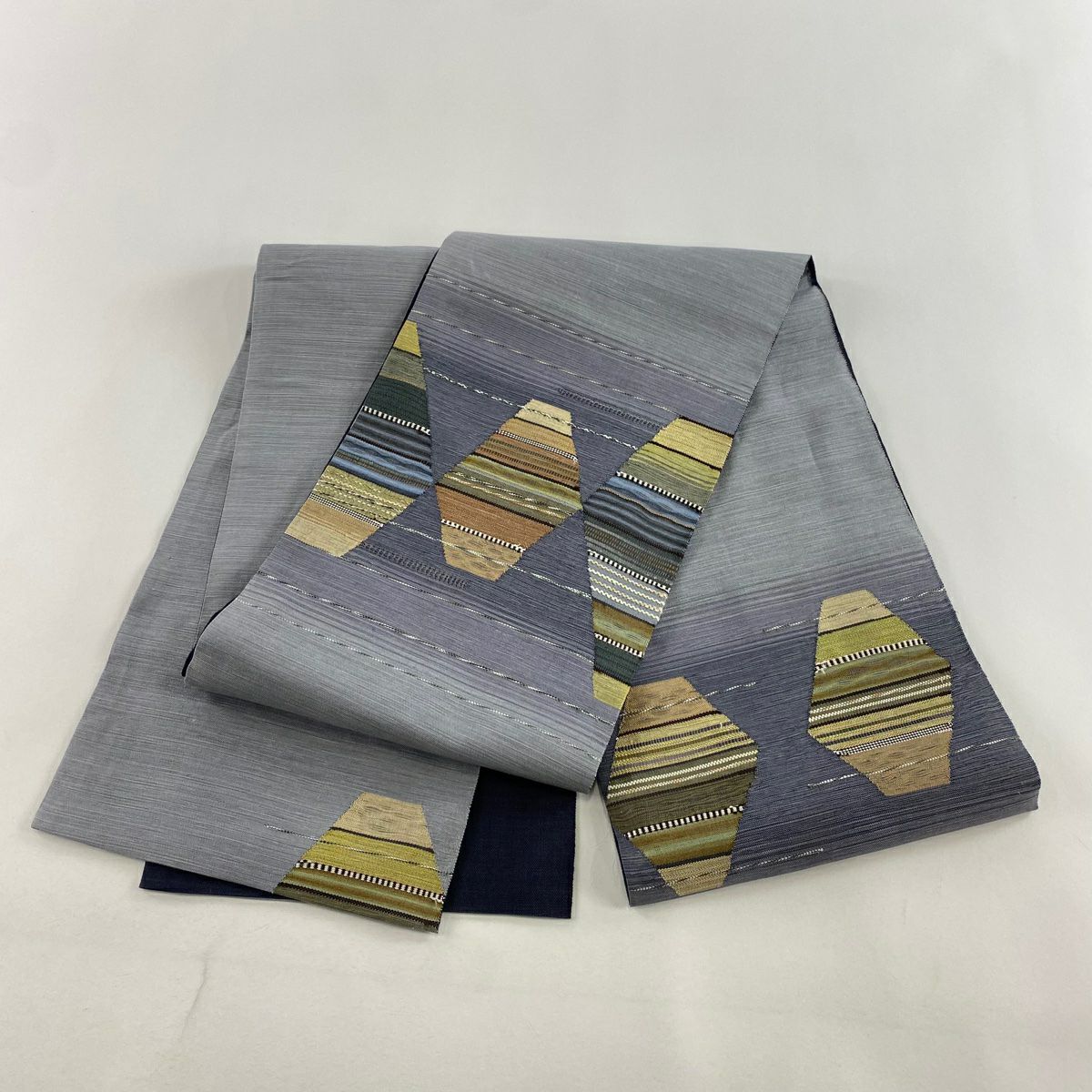 【美品】 袋帶 秀品級 紬織織 地 縞 幾何學圖案 金銀彩 灰 深藍色 お太鼓柄 純蠶絲