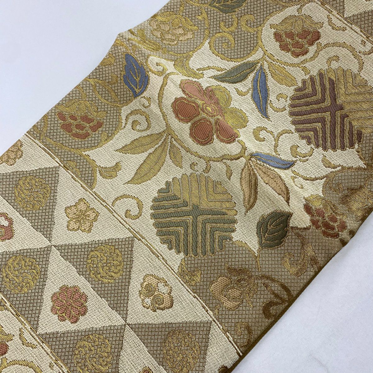 【美品】 袋帶 逸品級 關西仕立 雜蔓 鱗文 金絲 米色 六通 純蠶絲