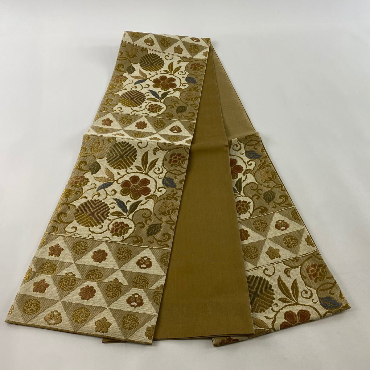 【美品】 袋帶 逸品級 關西仕立 雜蔓 鱗文 金絲 米色 六通 純蠶絲
