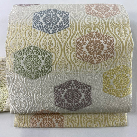 【美品】 名古屋帶 逸品級 花 幾何圖案 金金箔 唐織 米色 純蠶絲