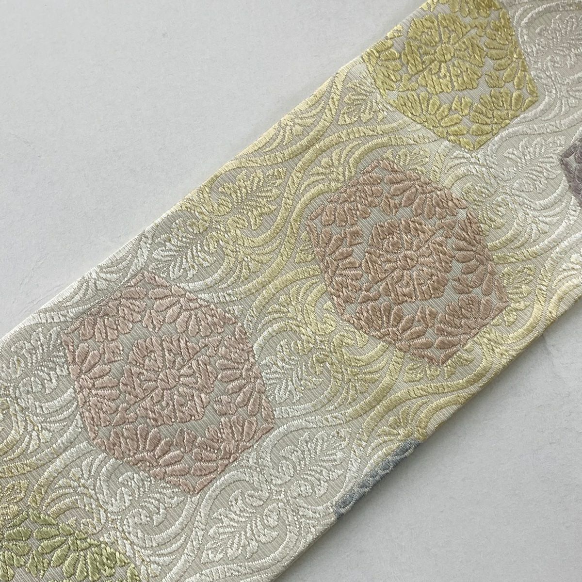 【美品】 名古屋帶 逸品級 花 幾何圖案 金金箔 唐織 米色 純蠶絲