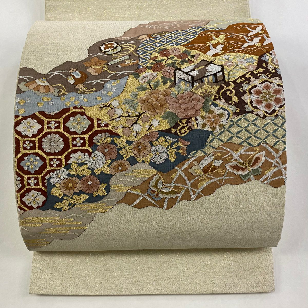 【美品】 袋帶 逸品級 御所車 草花紋 金銀彩 奶油色 大鼓圖案 純蠶絲