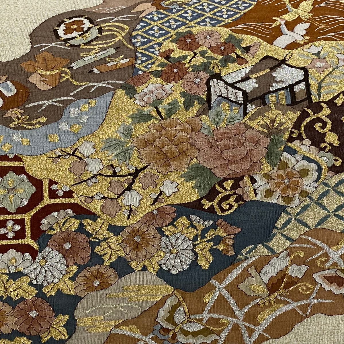 【美品】 袋帶 逸品級 御所車 草花紋 金銀彩 奶油色 大鼓圖案 純蠶絲