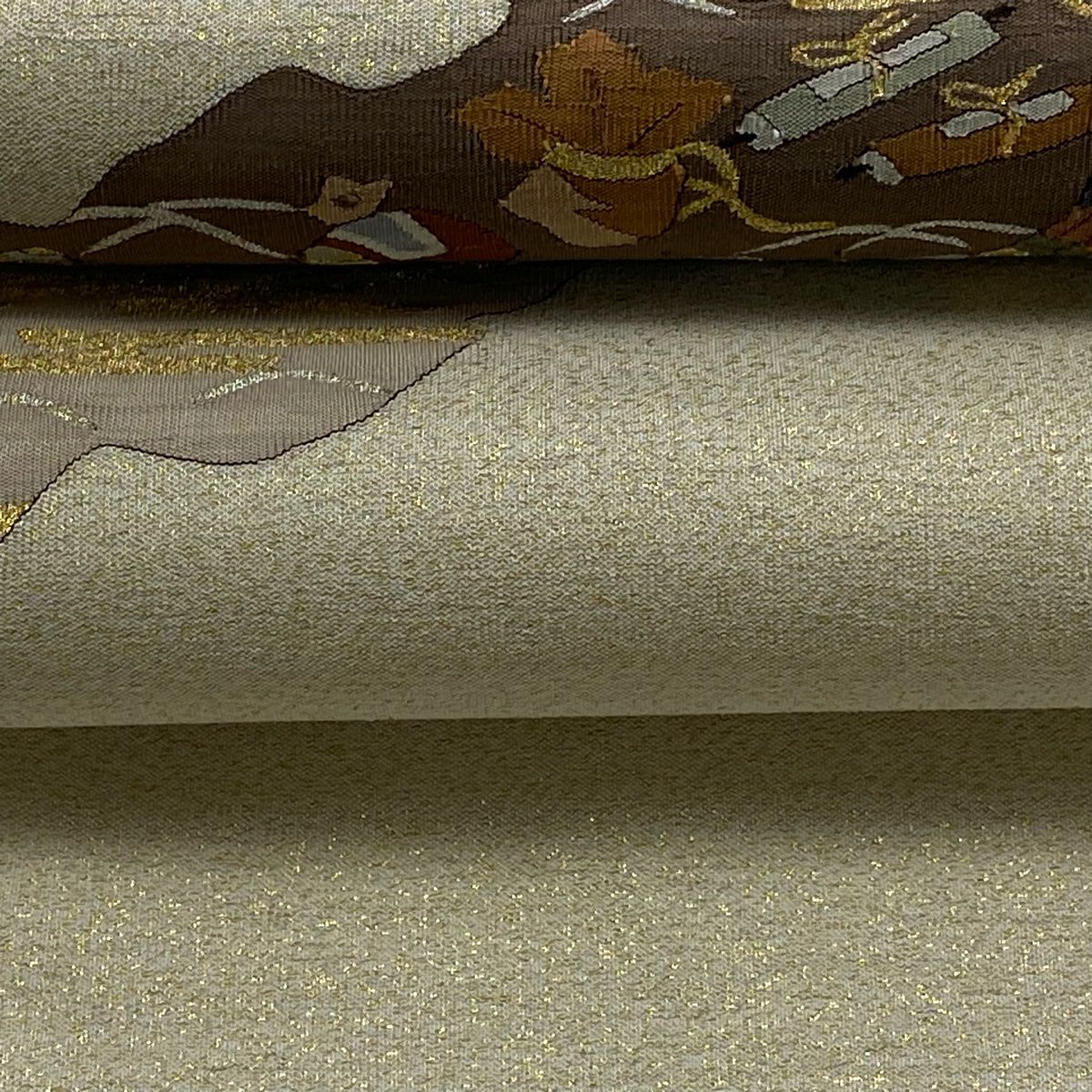 【美品】 袋帶 逸品級 御所車 草花紋 金銀彩 奶油色 大鼓圖案 純蠶絲