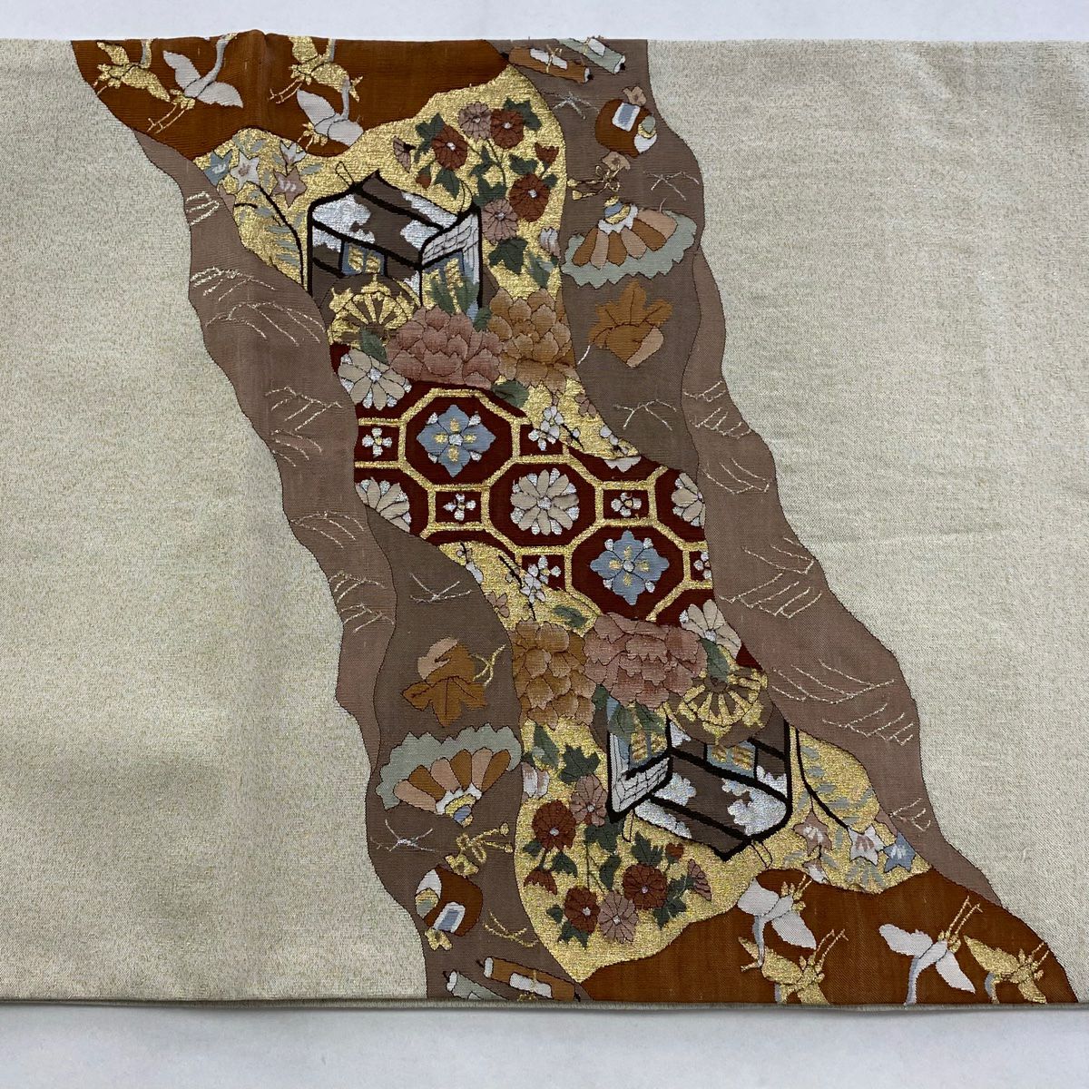【美品】 袋帶 逸品級 御所車 草花紋 金銀彩 奶油色 大鼓圖案 純蠶絲
