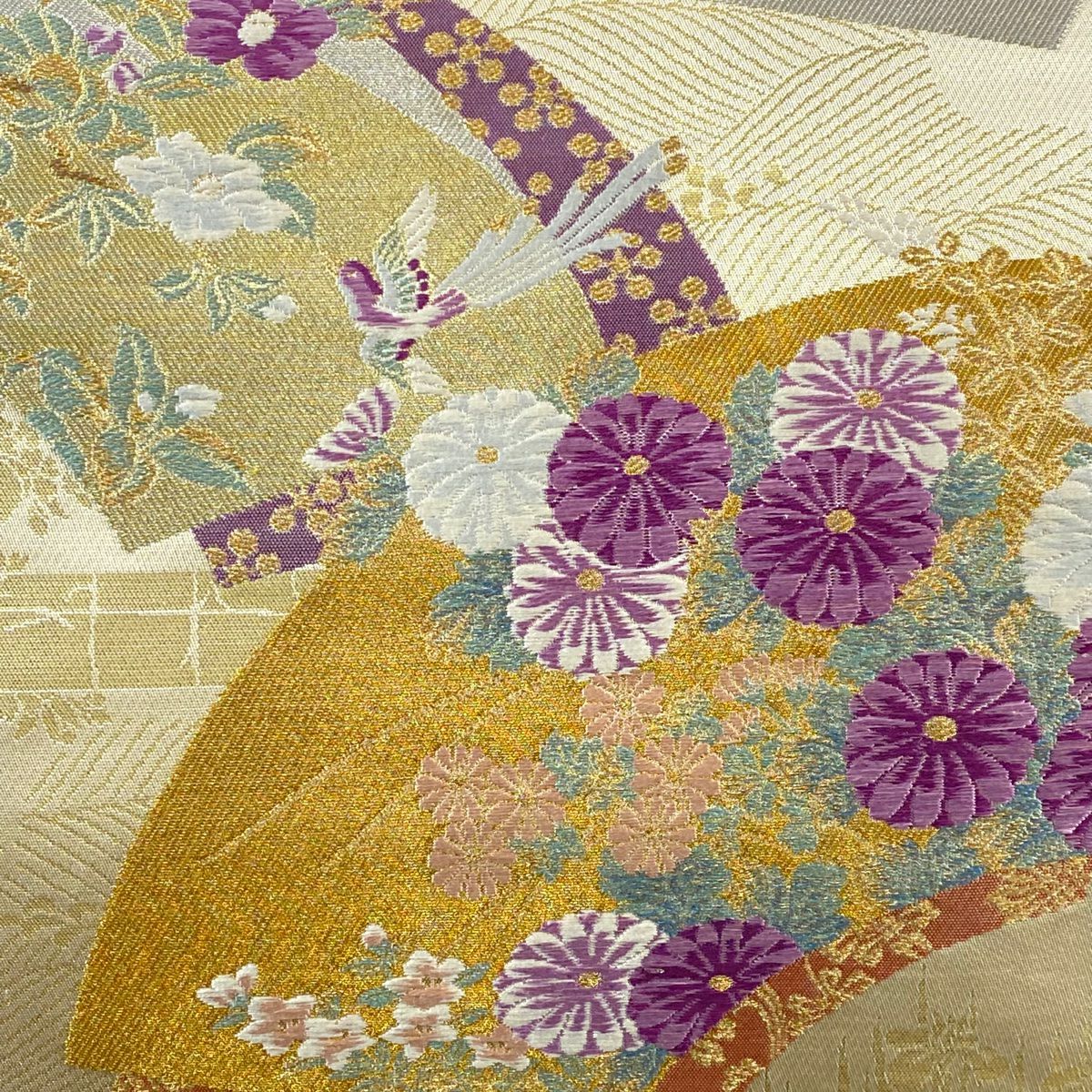 【美品】 袋帶 逸品級 じゅらく 落款あり じゅらく帝王紫 扇子面 花鳥 刺繡 金銀彩 米色 お太鼓柄 純蠶絲