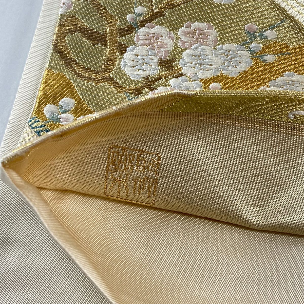 【美品】 袋帶 逸品級 じゅらく 落款あり じゅらく帝王紫 扇子面 花鳥 刺繡 金銀彩 米色 お太鼓柄 純蠶絲