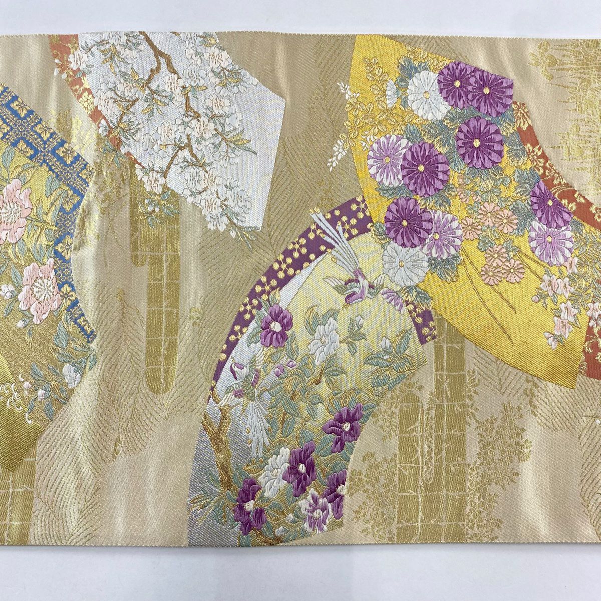 【美品】 袋帶 逸品級 じゅらく 落款あり じゅらく帝王紫 扇子面 花鳥 刺繡 金銀彩 米色 お太鼓柄 純蠶絲