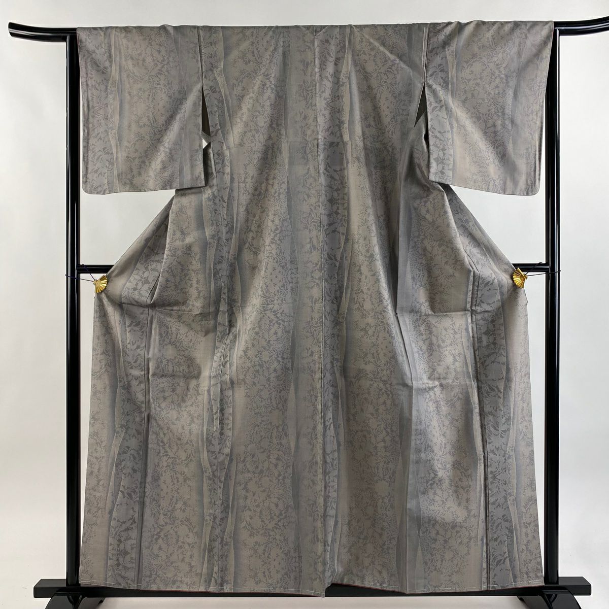 【美品】 大島紬織 身長159.5cm 袖長64.5cm M 雙層 都喜ヱ門 輪廓圖案 斜條 灰色 純蠶絲 逸品級
