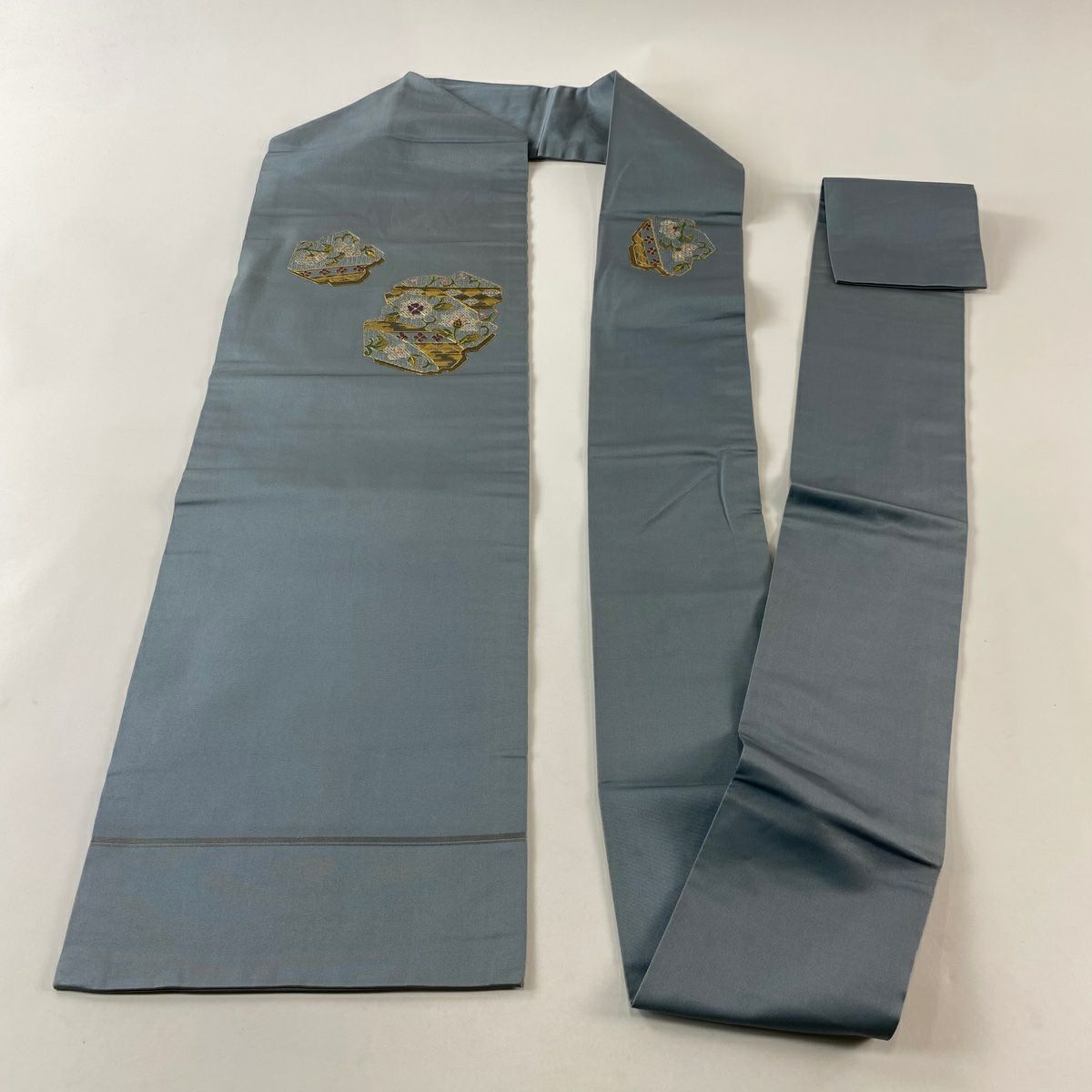 名古屋帶 秀品級 草花紋紋 花唐草紋 金糸刺繡 青灰色 純蠶絲