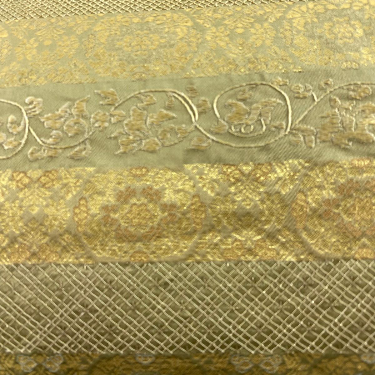 【庫存清倉】 【美品】 袋帶 名品級 金金箔屋清兵衛 附落款 純蠶絲 正倉院間道 段紋 華紋 金金箔 刺繡 鶯色 六通