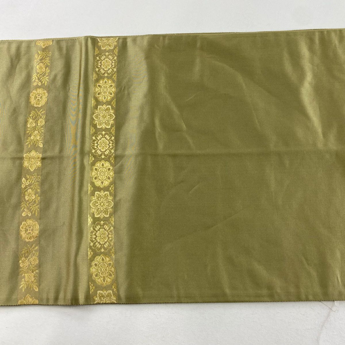 【庫存清倉】 【美品】 袋帶 名品級 金金箔屋清兵衛 附落款 純蠶絲 正倉院間道 段紋 華紋 金金箔 刺繡 鶯色 六通