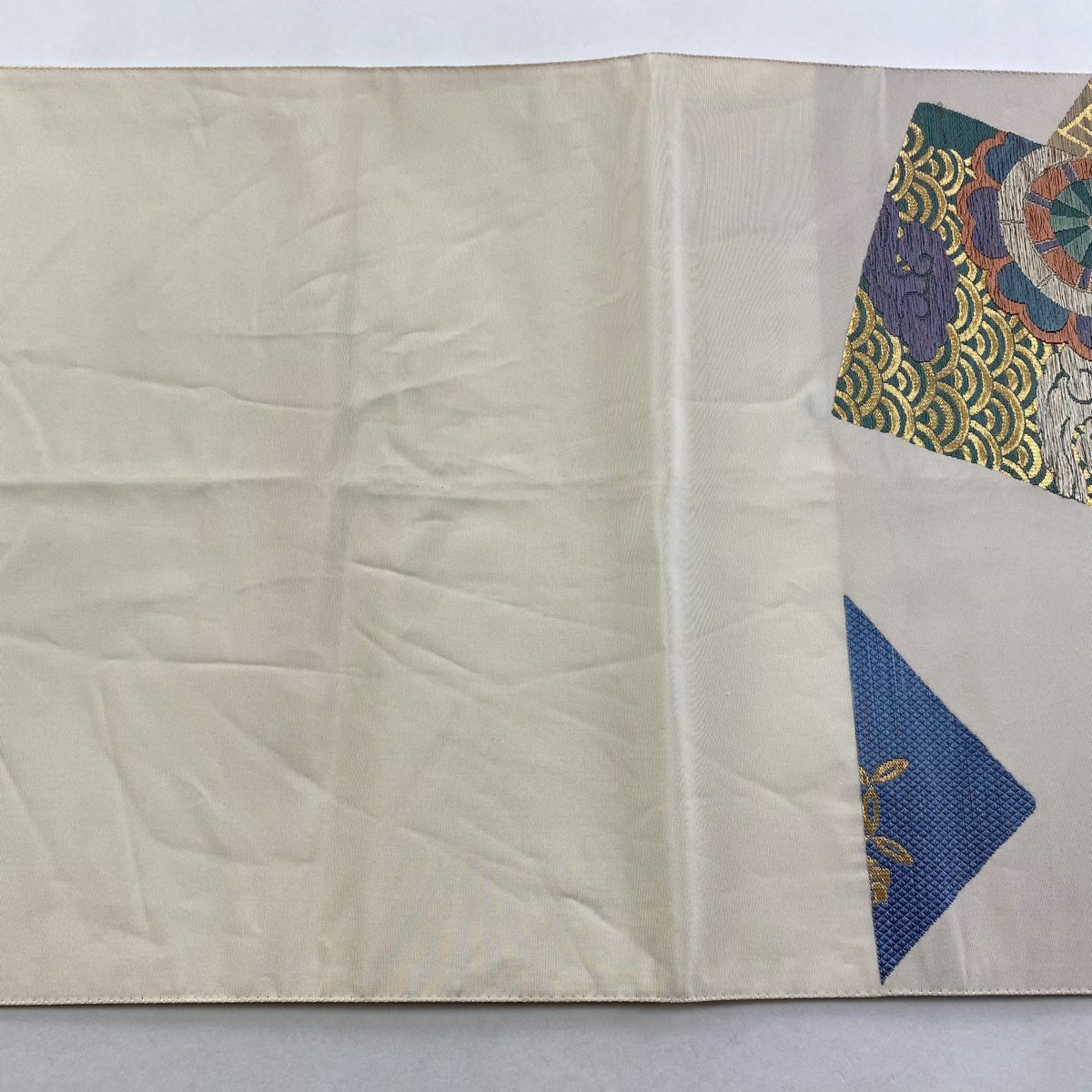 袋帶 逸品級 じゅらく 落款 花菱 鳥 刺繡 金銀彩 米色 六通 純蠶絲