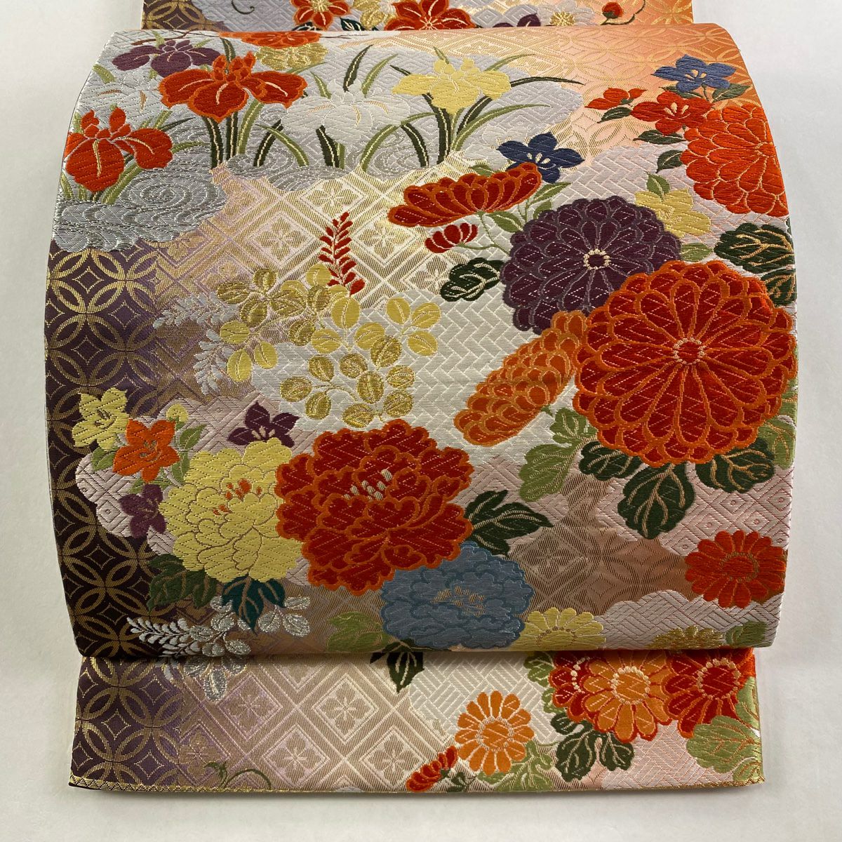 【美品】 袋帶 秀品級 關西仕立 雲取百花紋 金糸 金金箔 奶油 六通 純蠶絲
