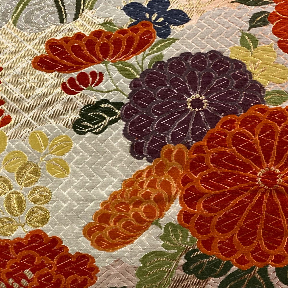 【美品】 袋帶 秀品級 關西仕立 雲取百花紋 金糸 金金箔 奶油 六通 純蠶絲