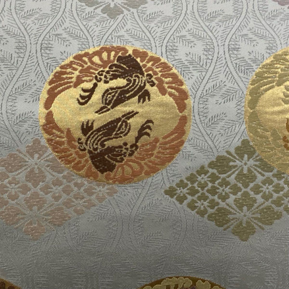 【庫存清倉】 【美品】 袋帶 名品級 向鳥 花菱 金金箔 灰色 六通 純蠶絲