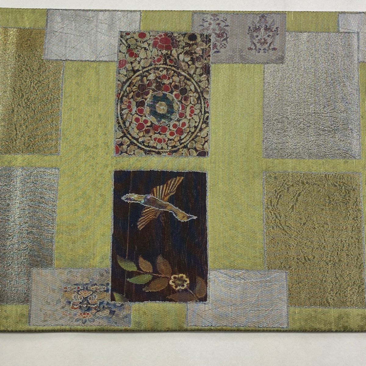 【庫存清倉】 【美品】 袋帶 名品級 花喰鳥 草花紋紋 金金箔 淺綠色 大鼓圖案 純蠶絲