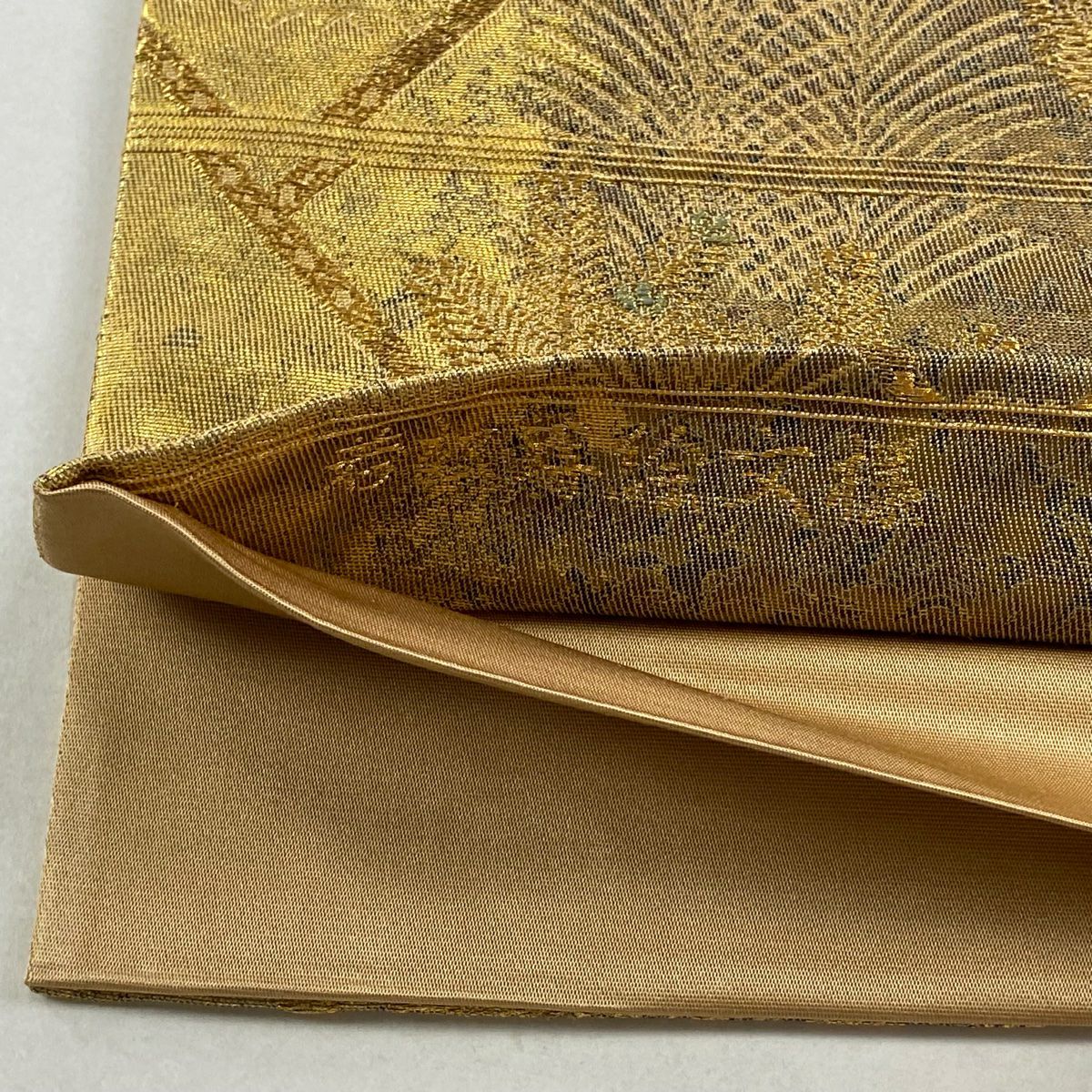 【美品】 袋帶 秀品級 若松樹蒔繪紋樣 草花紋 蝴蝶 金絲 金金箔 金色 六通 純蠶絲