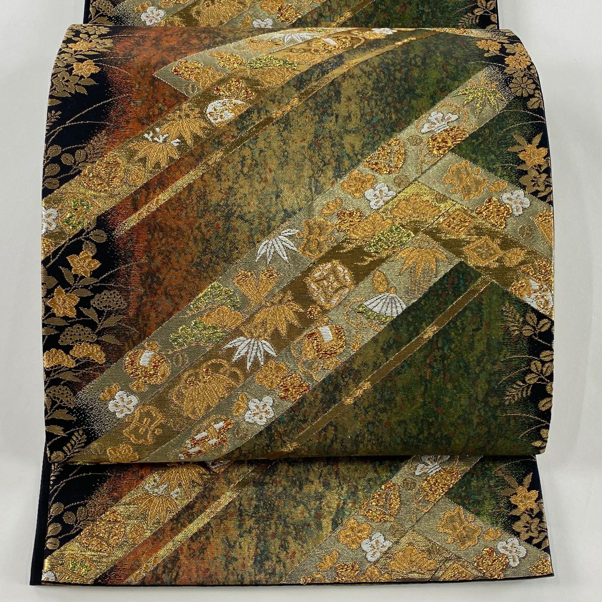 【美品】 袋帶 秀品級 秋草 寶盡くし 金銀彩 金金箔 茶綠 六通 純蠶絲