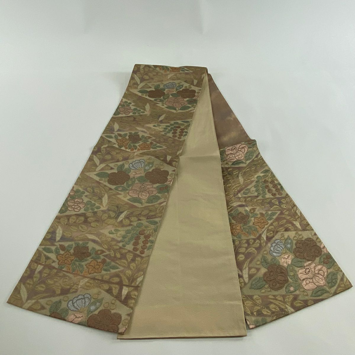 【美品】 袋帶 秀品級 椿 松樹皮菱 金金箔 薄小豆 六通 純蠶絲