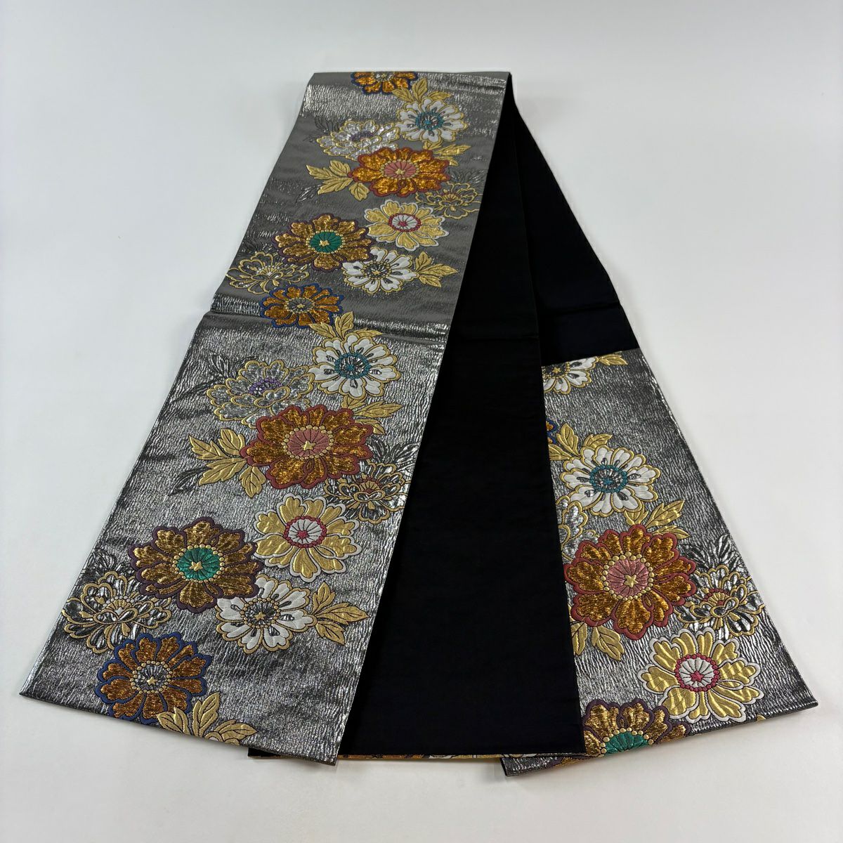 【美品】 袋帶 秀品級 草花紋紋 金銀彩 金金箔 銀 六通 純蠶絲