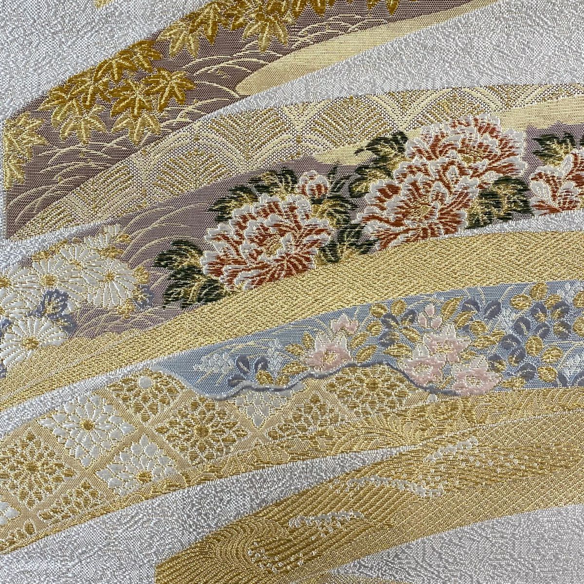 【美品】 袋帶 秀品級 鬘帶 草花紋刺繡 金銀彩 粉米色 六通 純蠶絲