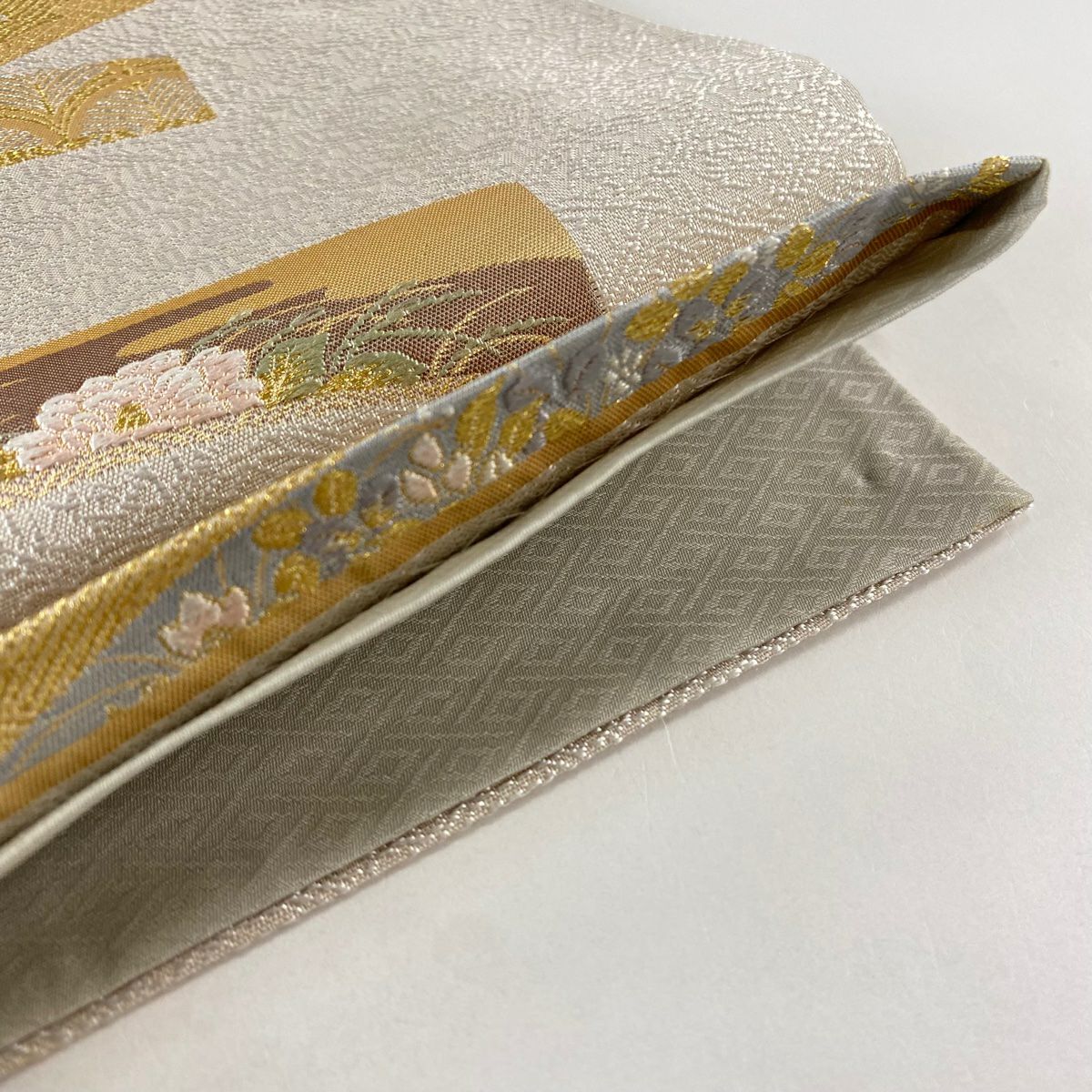 【美品】 袋帶 秀品級 鬘帶 草花紋刺繡 金銀彩 粉米色 六通 純蠶絲