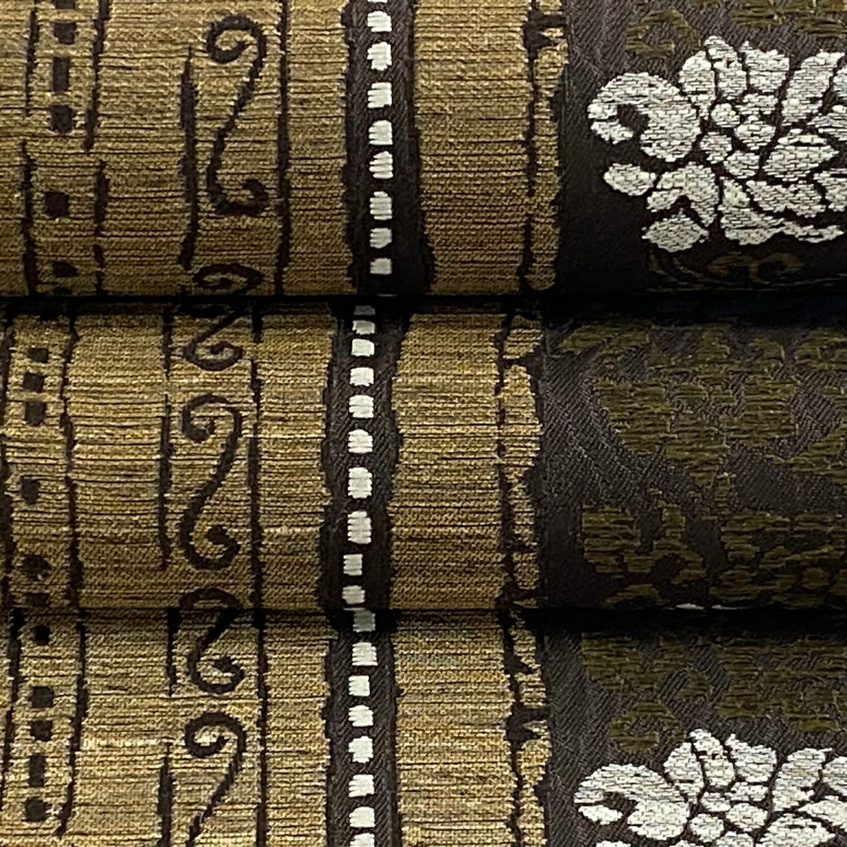 【美品】 袋帶 逸品級 落款あり 黃金穆嘎蠶 草花紋紋 縞紋 刺繡 淺茶 六通 純蠶絲