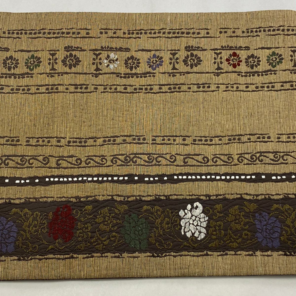 【美品】 袋帶 逸品級 落款あり 黃金穆嘎蠶 草花紋紋 縞紋 刺繡 淺茶 六通 純蠶絲