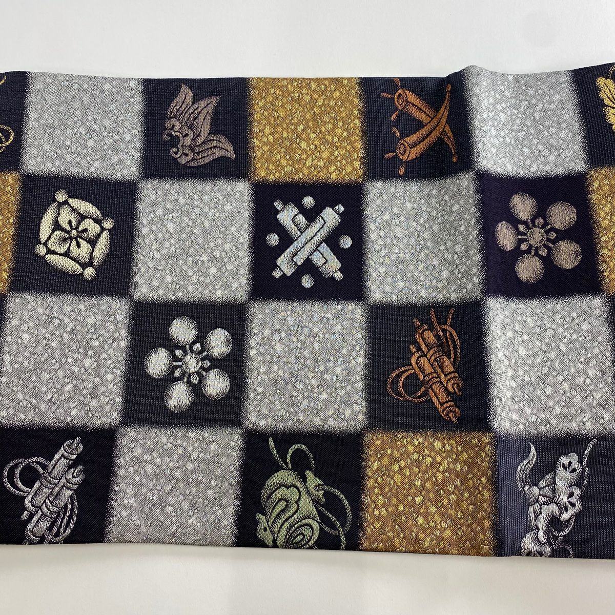 【美品】 袋帶 名品級 紫野芳春院 加賀的風 變化市松樹 寶盡くし 金銀絲 濃紫 六通 純蠶絲