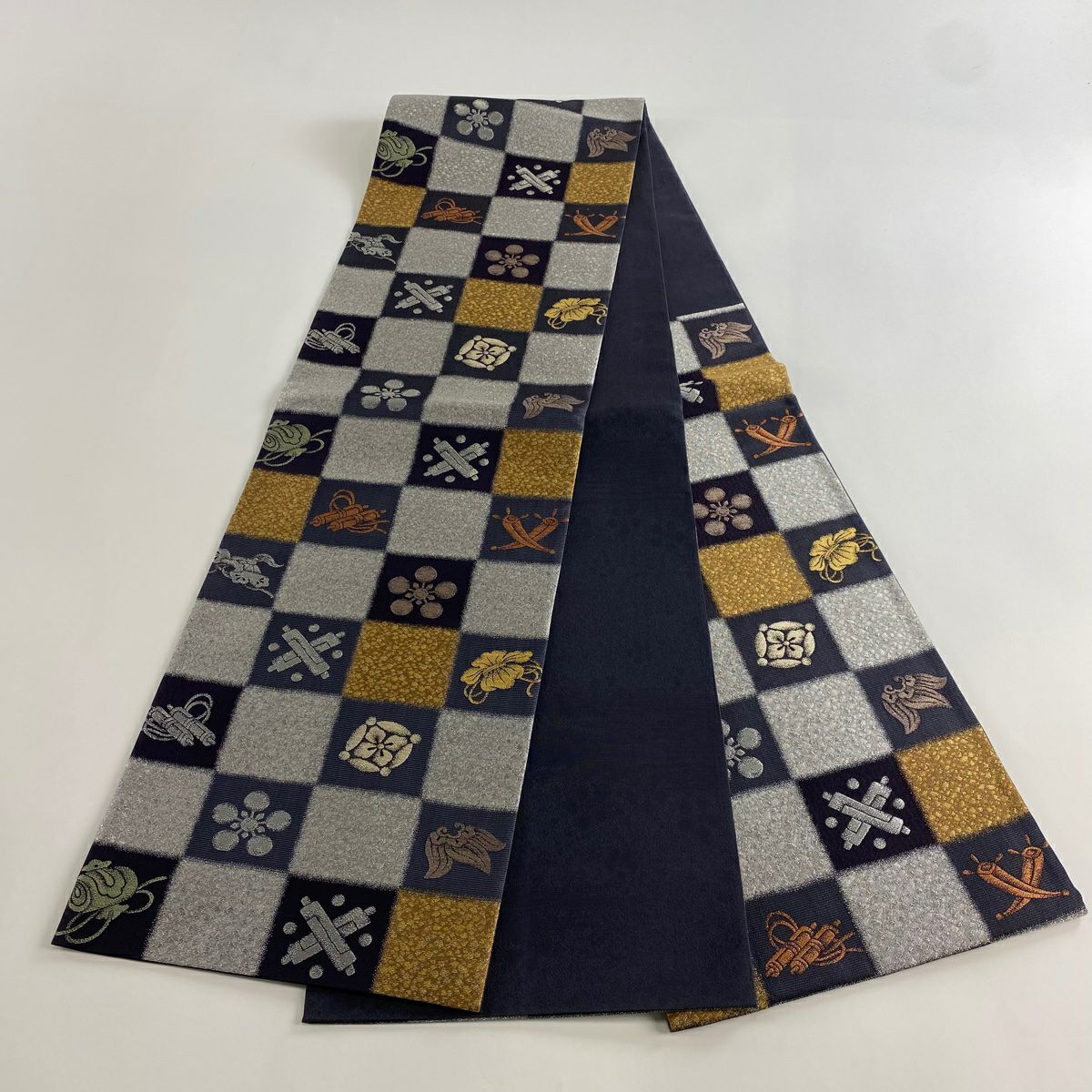 【美品】 袋帶 名品級 紫野芳春院 加賀的風 變化市松樹 寶盡くし 金銀絲 濃紫 六通 純蠶絲