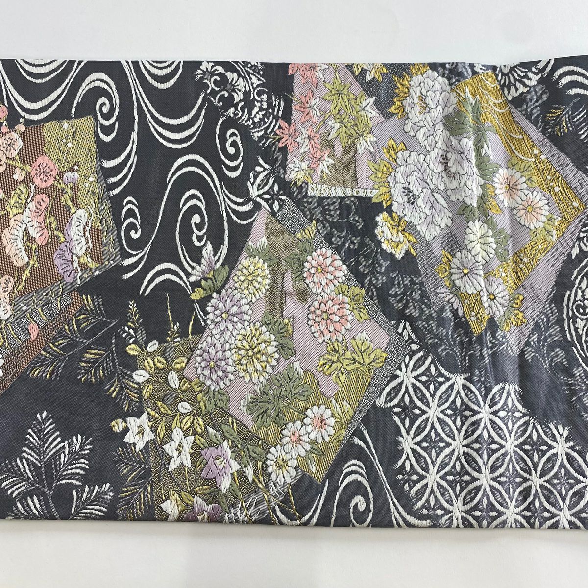 【美品】 袋帶 名品級 新小石丸 草花紋紋 流水 金糸 金金箔 灰色 六通 純蠶絲