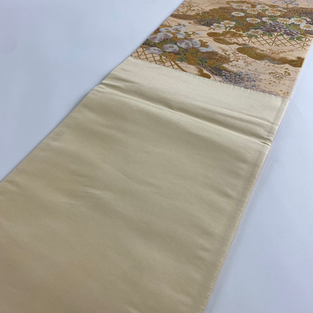 【美品】 袋帶 秀品級 草花紋 流水 刺繡 金銀彩 米色 六通 純蠶絲