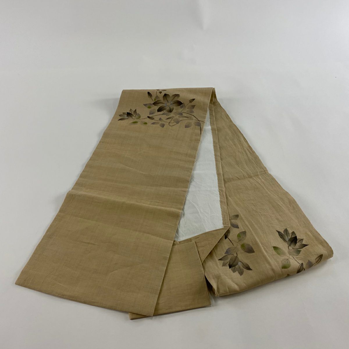 【美品】 名古屋帶 優品級 松樹葉仕立  草花紋紋 金彩裝飾 米色 純蠶絲