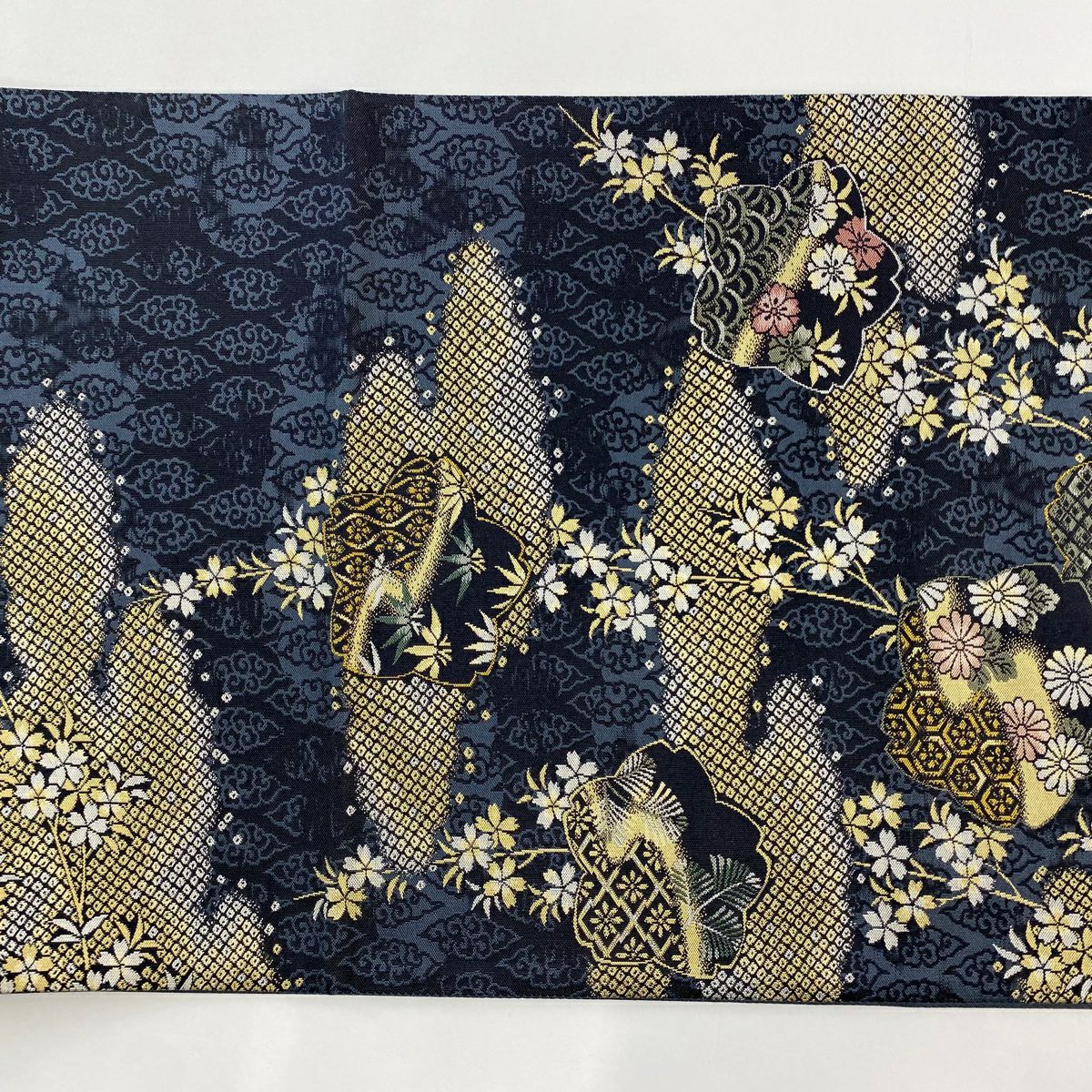 【美品】 袋帶 名品級 落款あり 紹巴 鹿子櫻形文 雲文 深藍 六通 純蠶絲