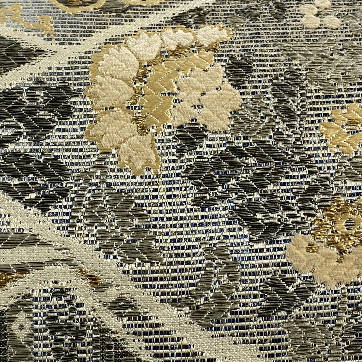 【美品】 袋帶 名品級 草花紋紋 金金箔 刺繡 灰色 お太鼓圖案 純蠶絲