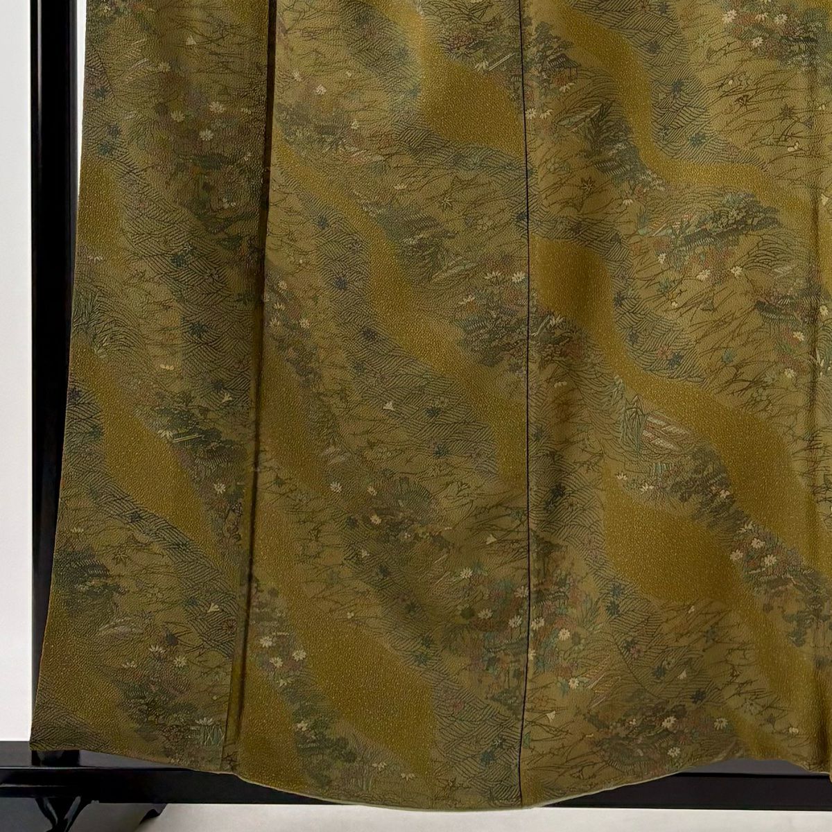 【美品】 小紋 身長157cm 袖長64cm M 雙層 南部幸雄 落款あり 草花紋紋 家屋 縮緬 鶯色 純蠶絲 優品級