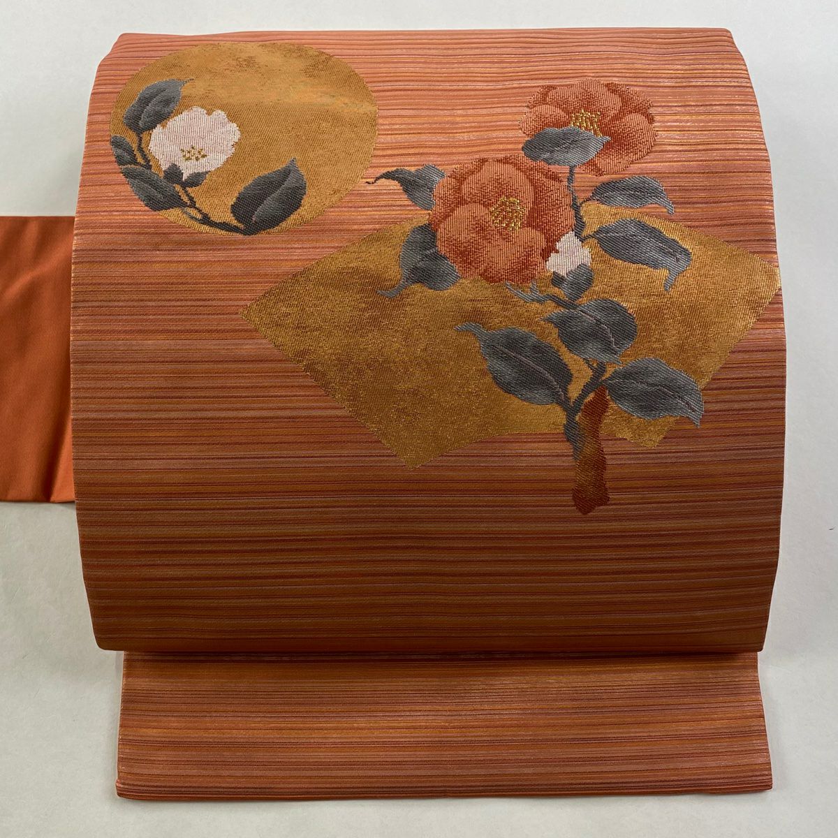 【美品】 名古屋帶 優品級 椿 扇子面 金糸 金金箔 鮭粉色 純蠶絲