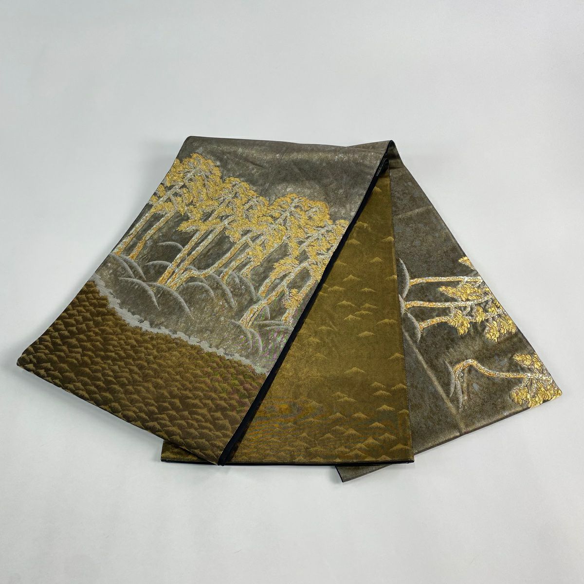 【美品】 袋帶 名品級 じゅらく 落款あり 横山大觀 白砂青松樹 金銀彩 金金箔 灰茶 お太鼓柄 純蠶絲