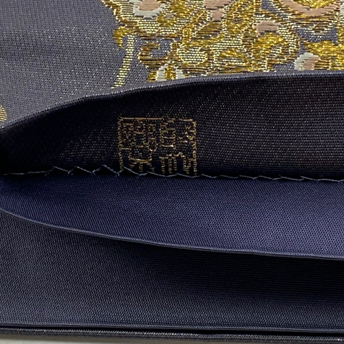袋帶 逸品級 じゅらく 落款あり 帝王紫 華紋 花唐草紋 金糸 金金箔 灰紫 お太鼓柄 純蠶絲