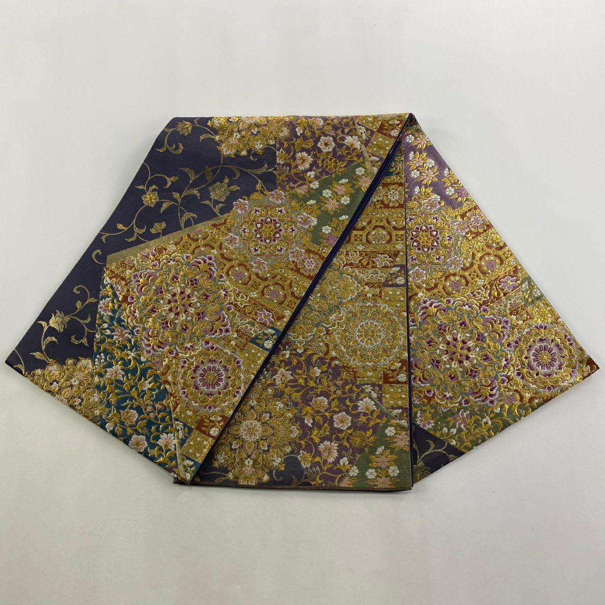 袋帶 逸品級 じゅらく 落款あり 帝王紫 華紋 花唐草紋 金糸 金金箔 灰紫 お太鼓柄 純蠶絲