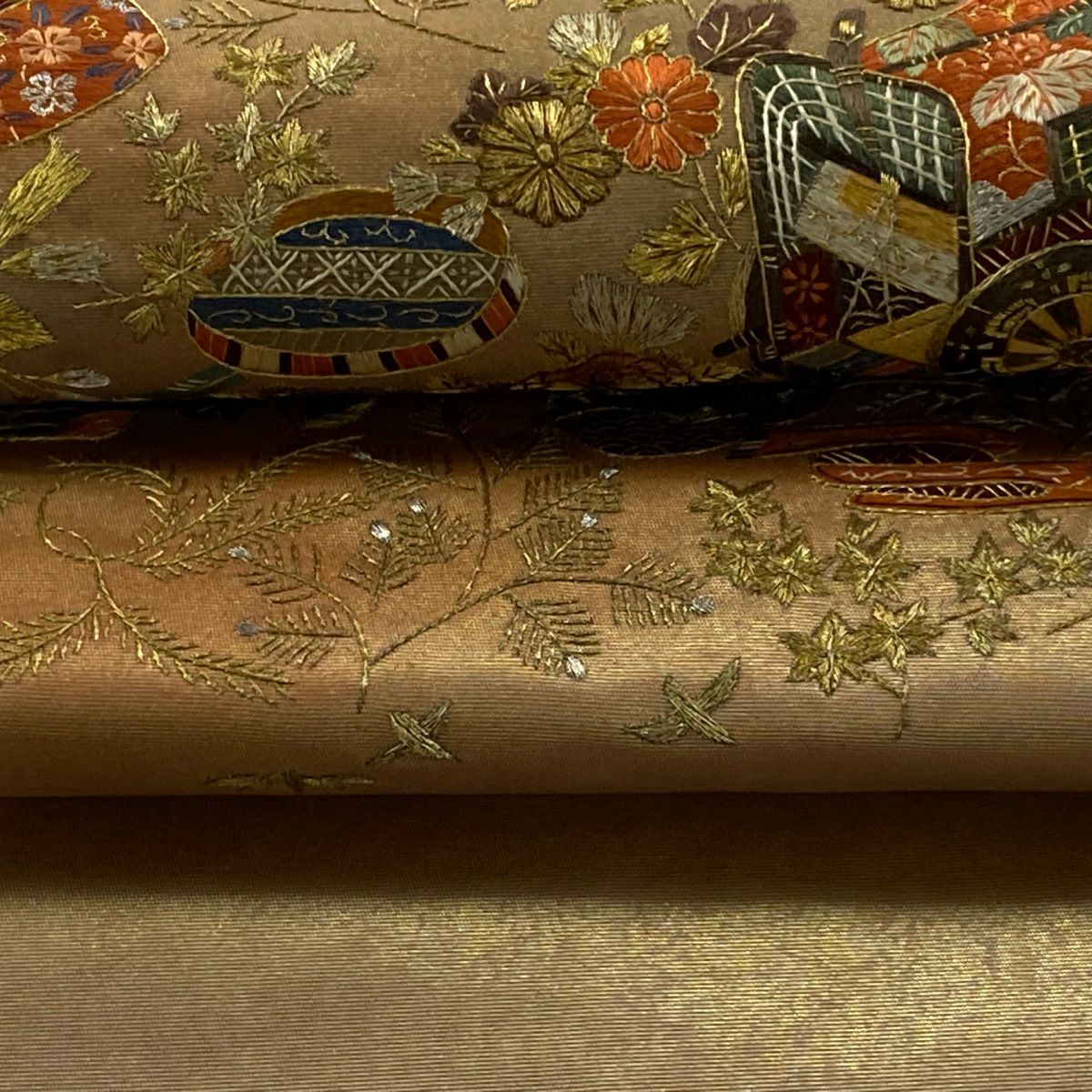 袋帶 逸品級 蒋雪英 落款御所車 草花紋刺繡 金銀彩 金色 大鼓圖案 純蠶絲