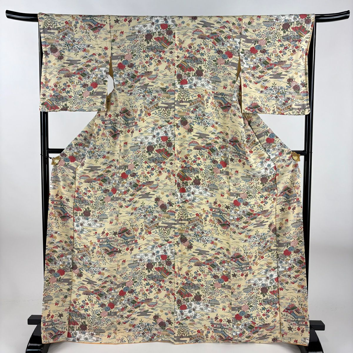 【美品】 小紋 身長167.5cm 袖長65.5cm M 雙層 建物 松樹竹子梅花 米色 純蠶絲 優品級