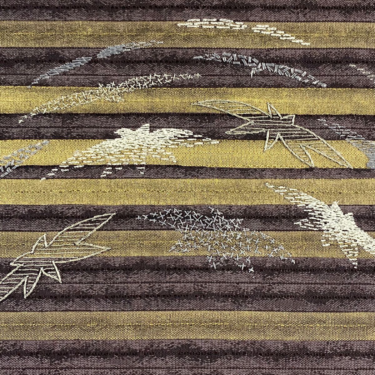 【美品】 袋帶 秀品級 縞 幾何學圖案 金彩裝飾 刺繡 紫色 お太鼓圖案 純蠶絲