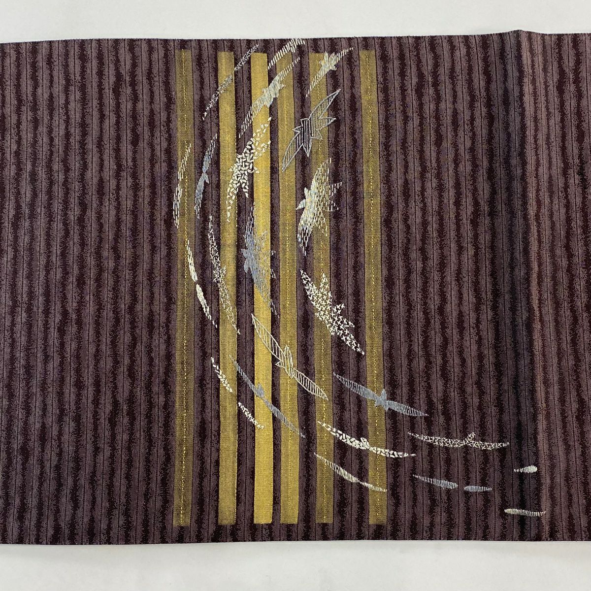 【美品】 袋帶 秀品級 縞 幾何學圖案 金彩裝飾 刺繡 紫色 お太鼓圖案 純蠶絲