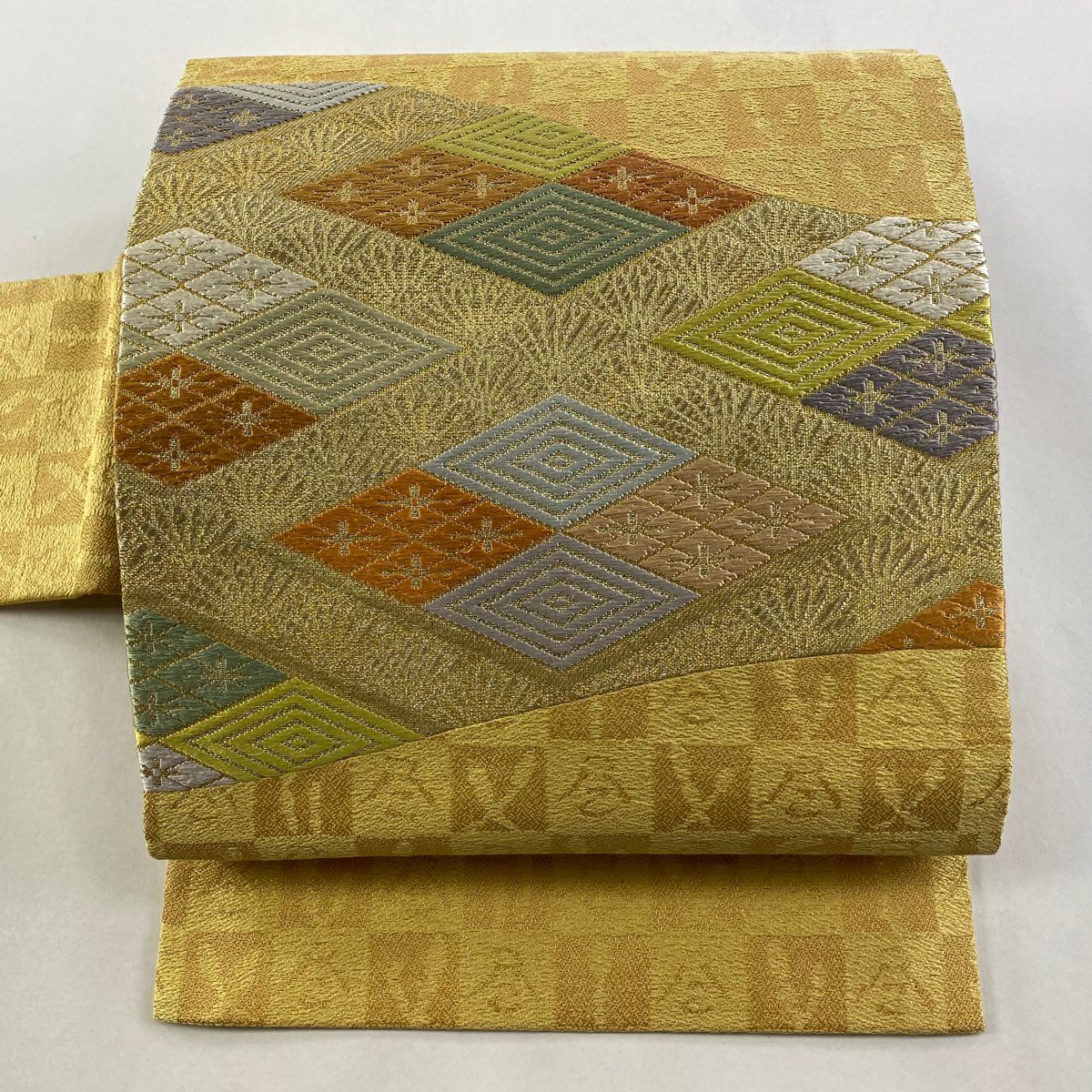 【美品】 名古屋帶 逸品級 入子菱 花菱 唐織 金絲 淺黃 純蠶絲