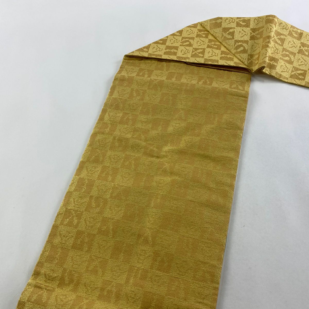 【美品】 名古屋帶 逸品級 入子菱 花菱 唐織 金絲 淺黃 純蠶絲