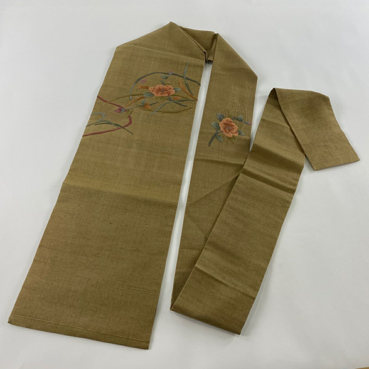 【美品】名古屋帶 秀品級 關西仕立 紬織織 椿霞刺繡 灰綠 純蠶絲